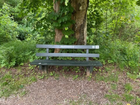 Rungstedlund Bænk med QR-kode til historierne